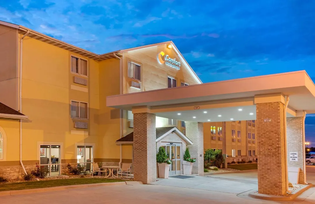 Comfort Inn & Suites Near Route 66-1