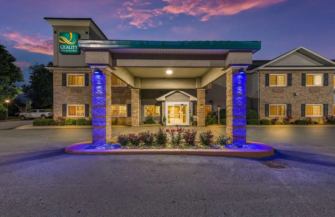 Quality Inn & Suites Hendersonville - Flat Rock-1