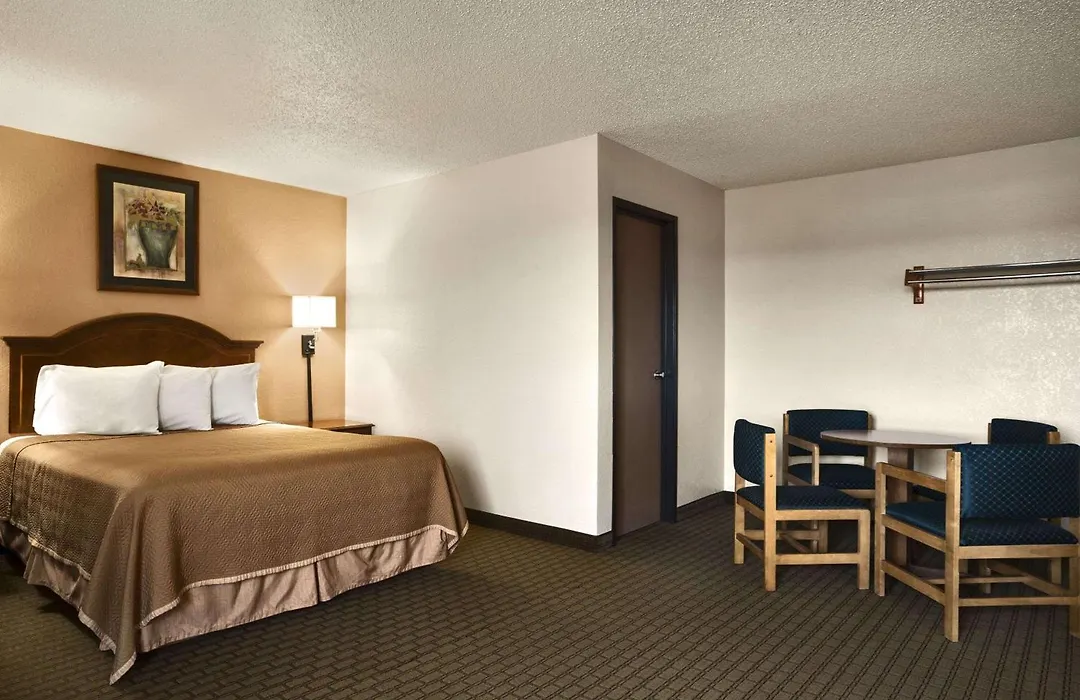 Travelodge By Wyndham Battle Creek-1