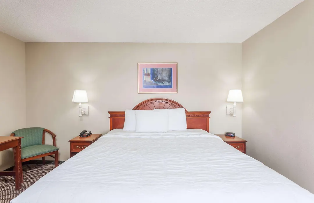 Travelodge By Wyndham Victorville-1