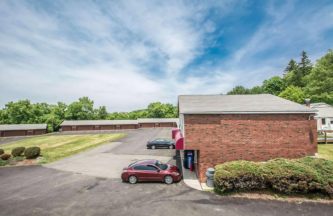 Econo Lodge-1