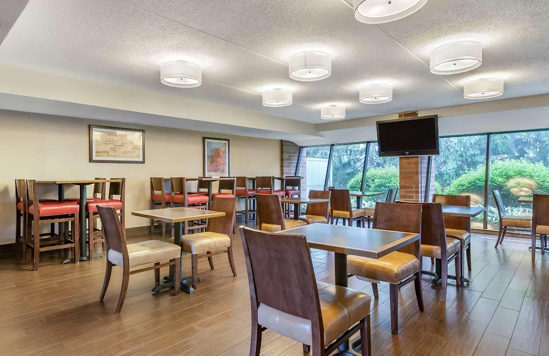 Comfort Inn Lansing West-1