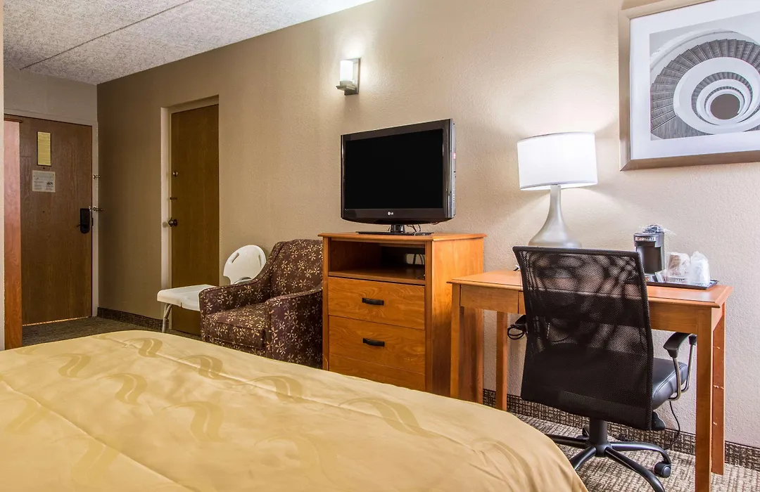 Econo Lodge Wickliffe - Cleveland East-1