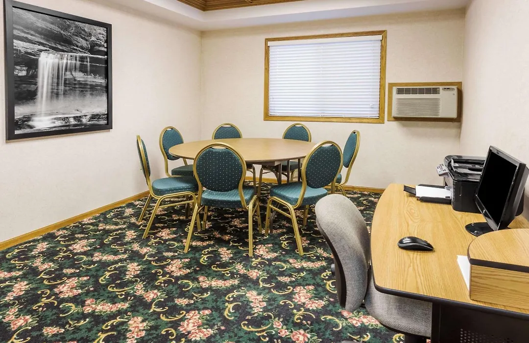 Super 8 By Wyndham Ottawa Starved Rock-1
