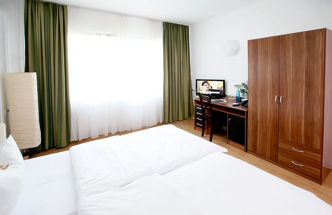 Hotel Luetzow-1