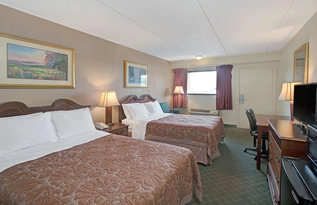 Super 8 By Wyndham Shelby-1