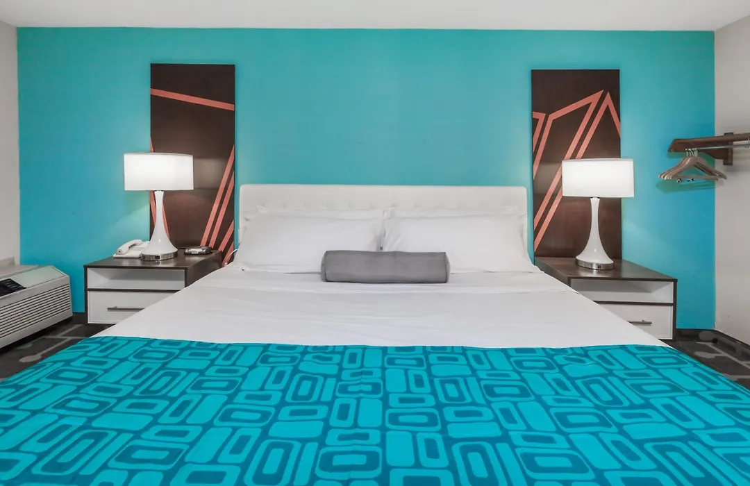 Howard Johnson By Wyndham Romulus Detroit Metro Airport-1