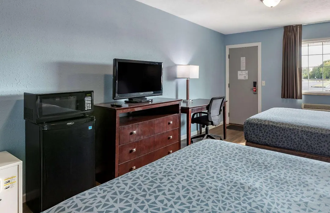 Econo Lodge Inn & Suites Sandusky South-1