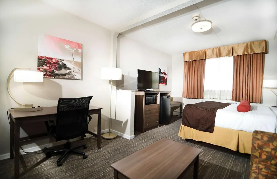 Best Western Plus Sandusky Hotel & Suites-1
