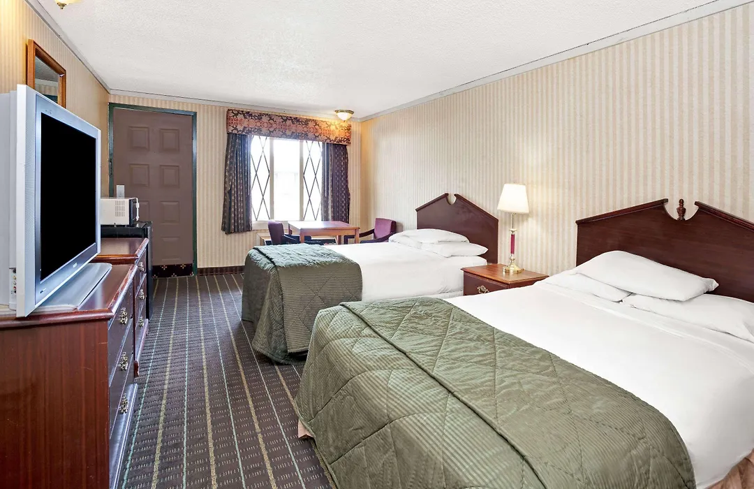 Knights Inn - Madison Heights-1