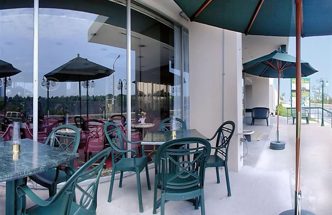 Travelodge By Wyndham Niagara Falls Fallsview-1