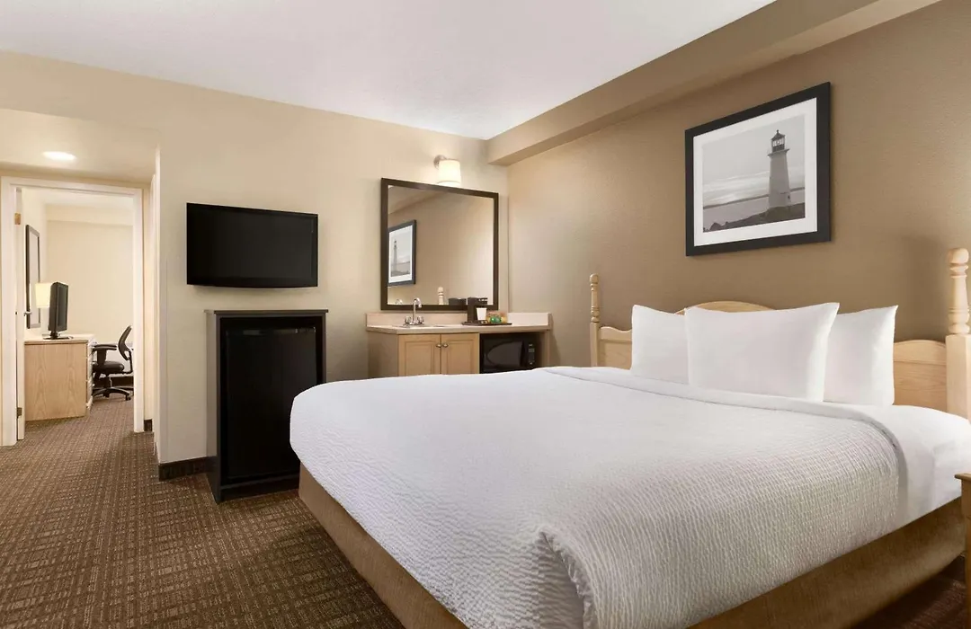 Travelodge Suites By Wyndham Moncton-1