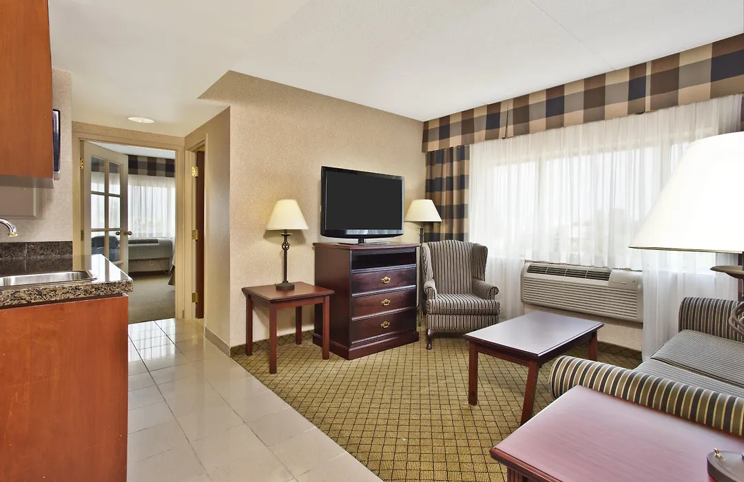 Glo Best Western Toronto Mississauga Corporate Centre-1