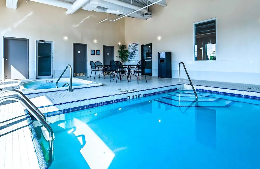 Best Western Plus Winnipeg Airport Hotel-1