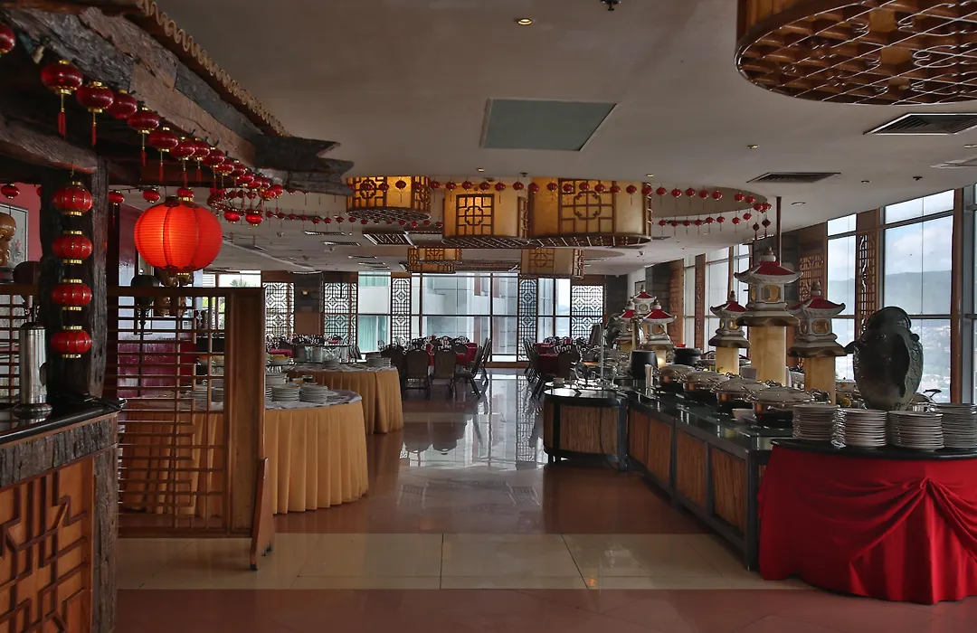 Crown Regency Hotel & Towers-1