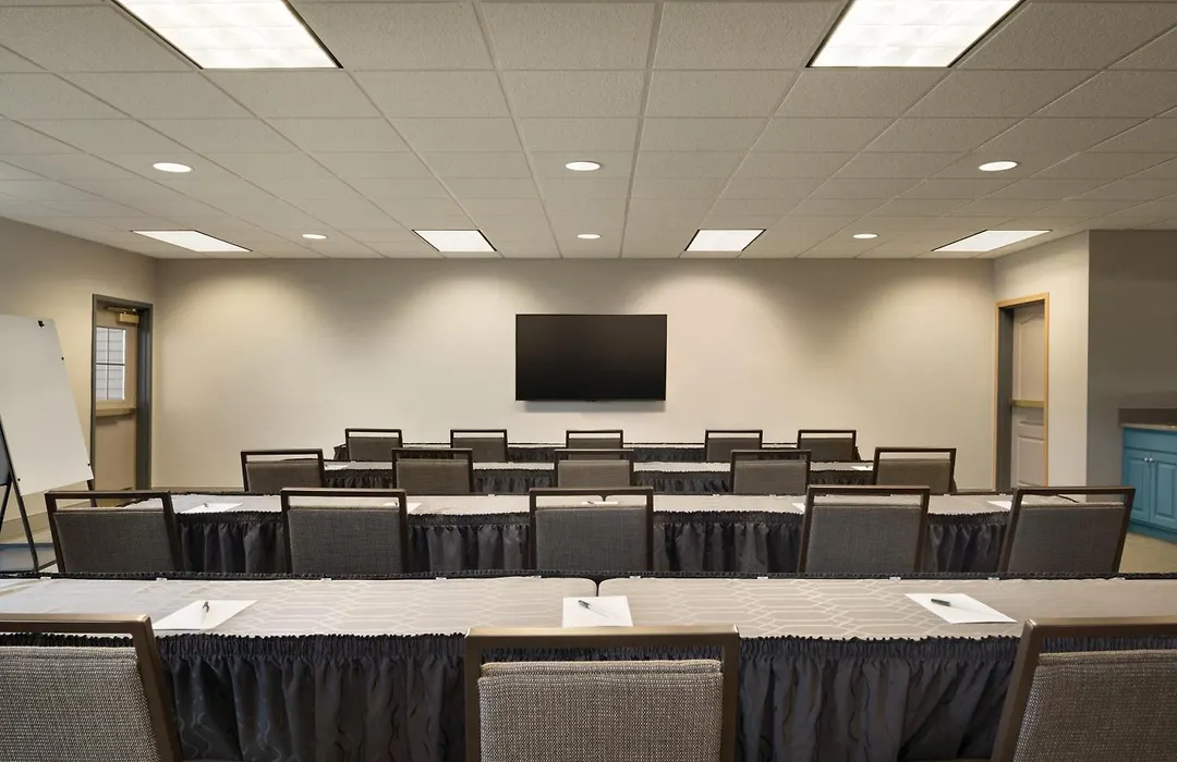 Country Inn & Suites By Radisson, Coralville, Ia-1