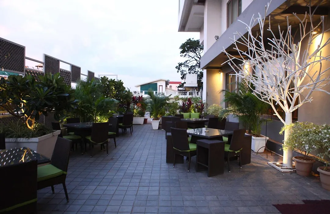 Radisson Blu Plaza Hotel Hyderabad Banjara Hills-1