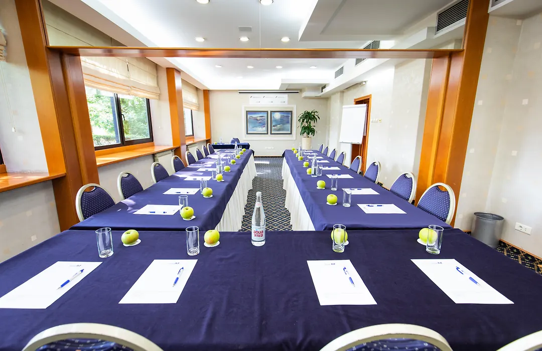 Hotel M-1