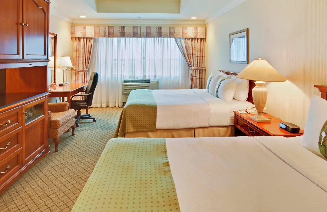 Holiday Inn & Suites Oakville At Bronte By Ihg-1