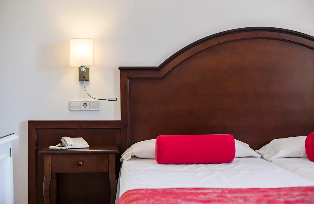 Hotel Ca'L Bisbe-1
