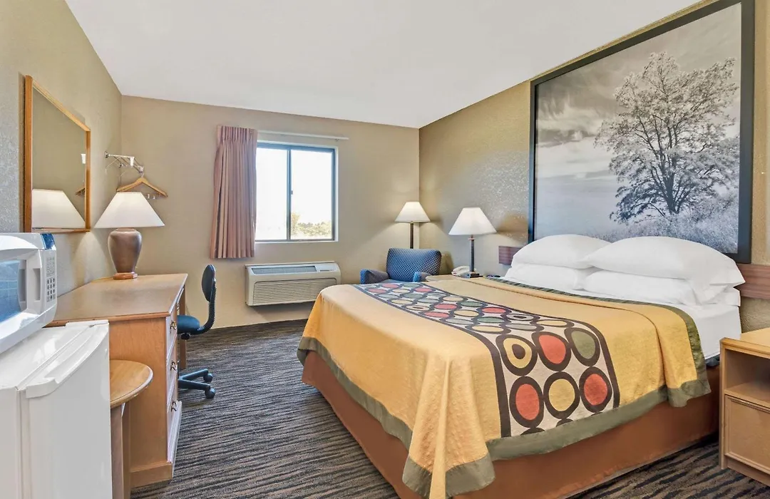 Super 8 By Wyndham Spokane/West-1