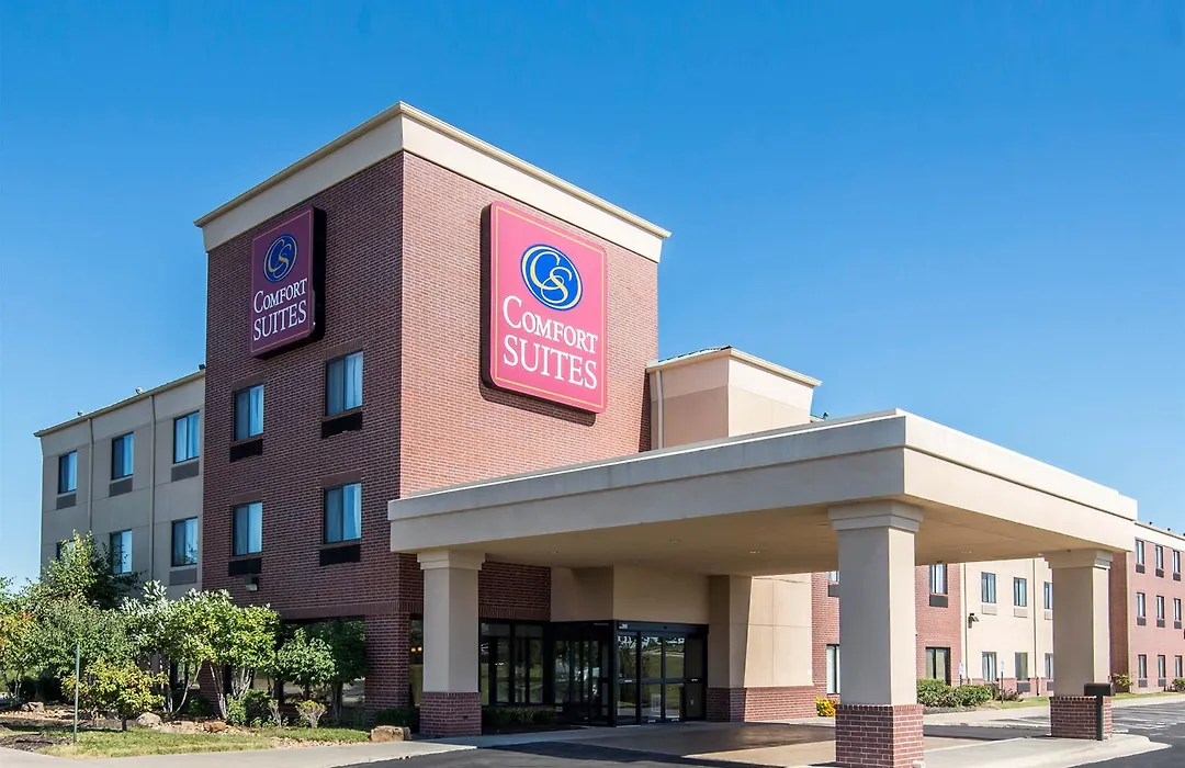 Comfort Suites Speedway - Kansas City-1