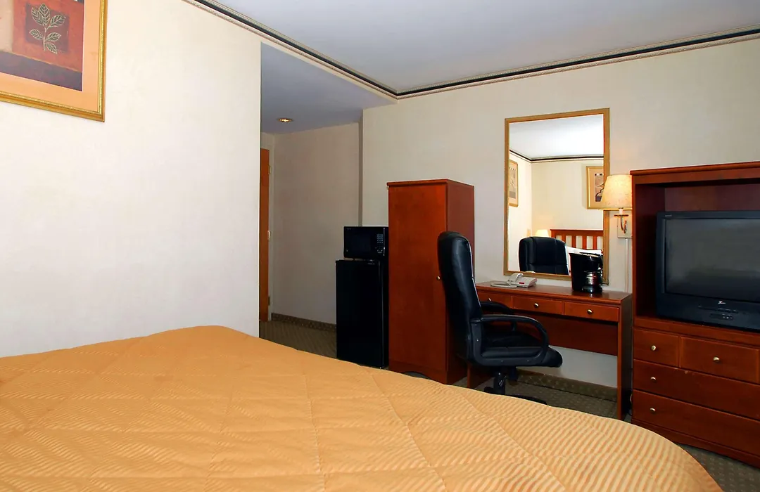 Red Lion Inn & Suites Long Island City-1