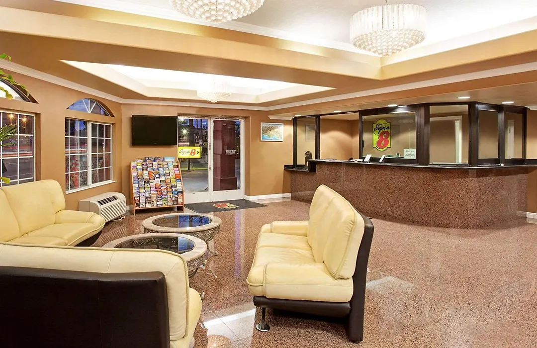 Super 8 By Wyndham Los Angeles Downtown-1