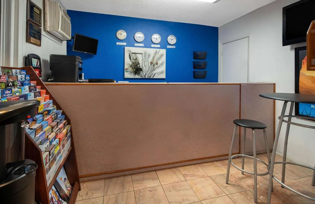 Travelodge By Wyndham Burbank-Glendale-1