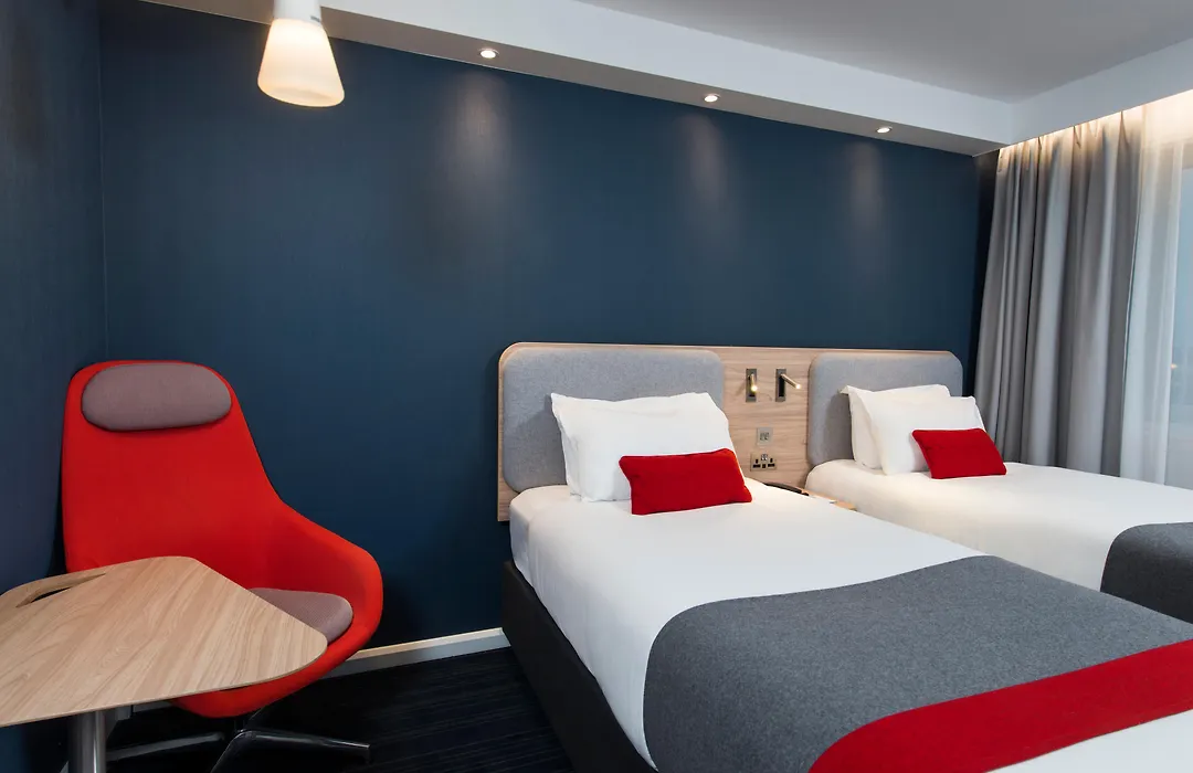 Holiday Inn Express London Luton Airport By Ihg-1