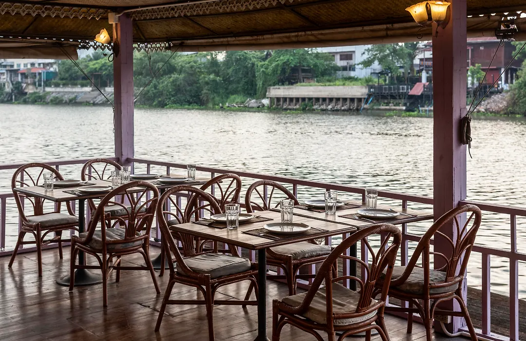Ayothaya Riverside Hotel-1