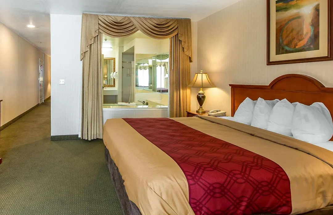 Econo Lodge Inn & Suites Riverside - Corona-1