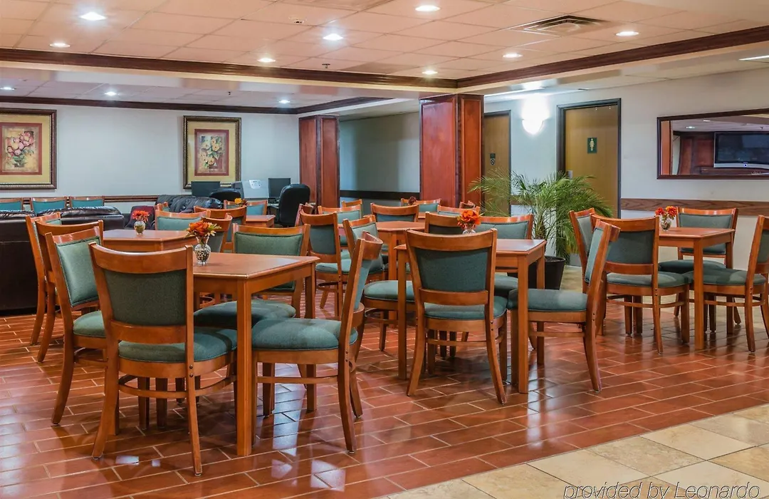 Quality Inn & Suites Detroit Metro Airport-1