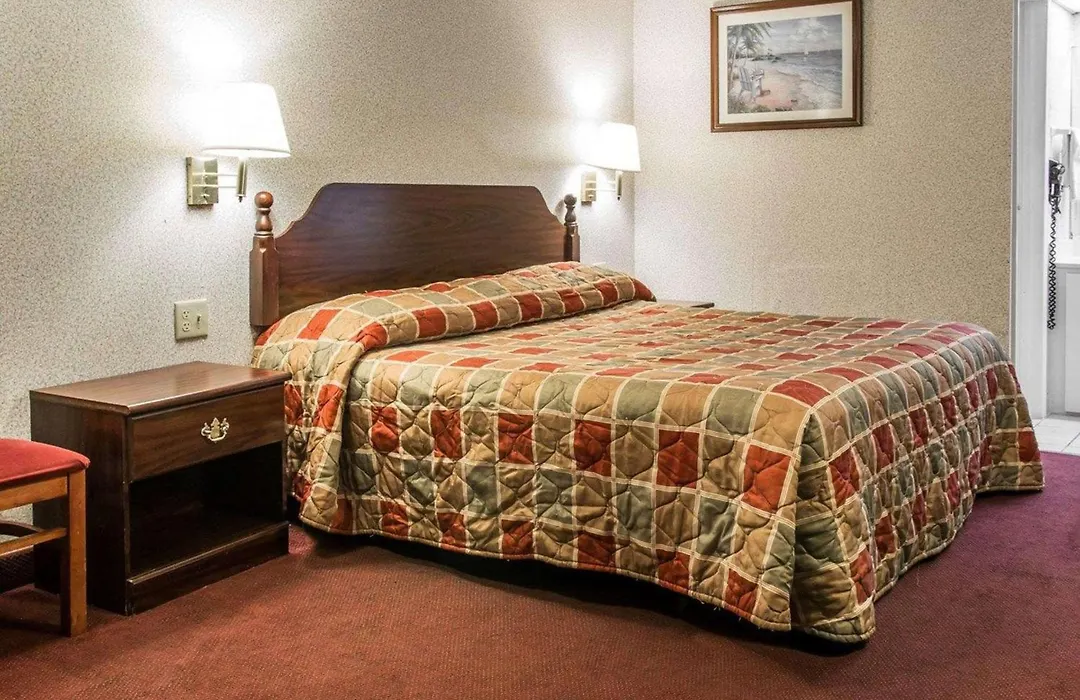 Rodeway Inn Madison Heights - Detroit-1