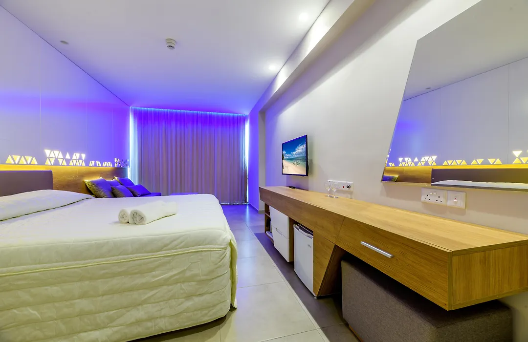 Seasons Hotel (Adults Only)-1