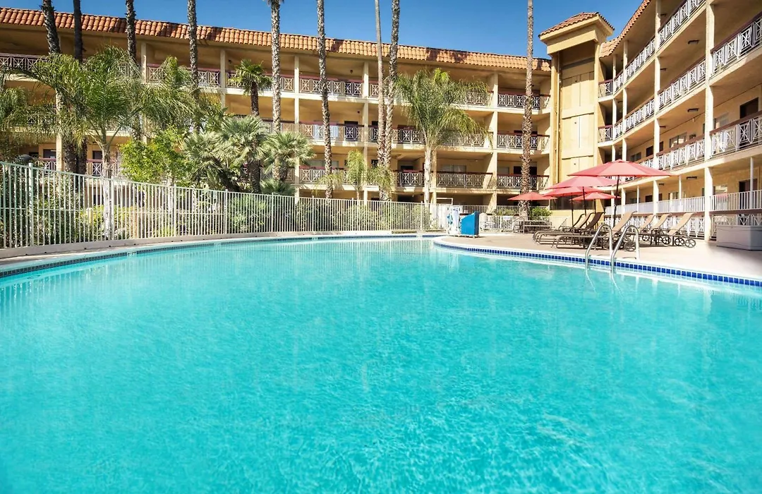 Ramada By Wyndham Burbank Airport-1