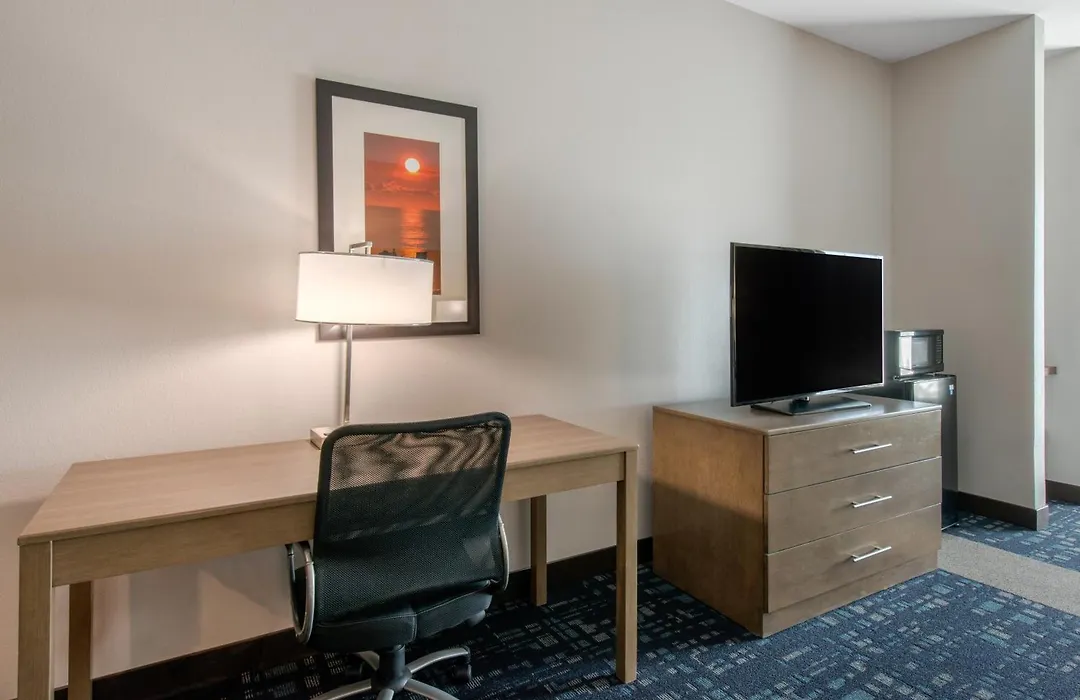 Comfort Suites Fort Lauderdale Airport & Cruise Port-1