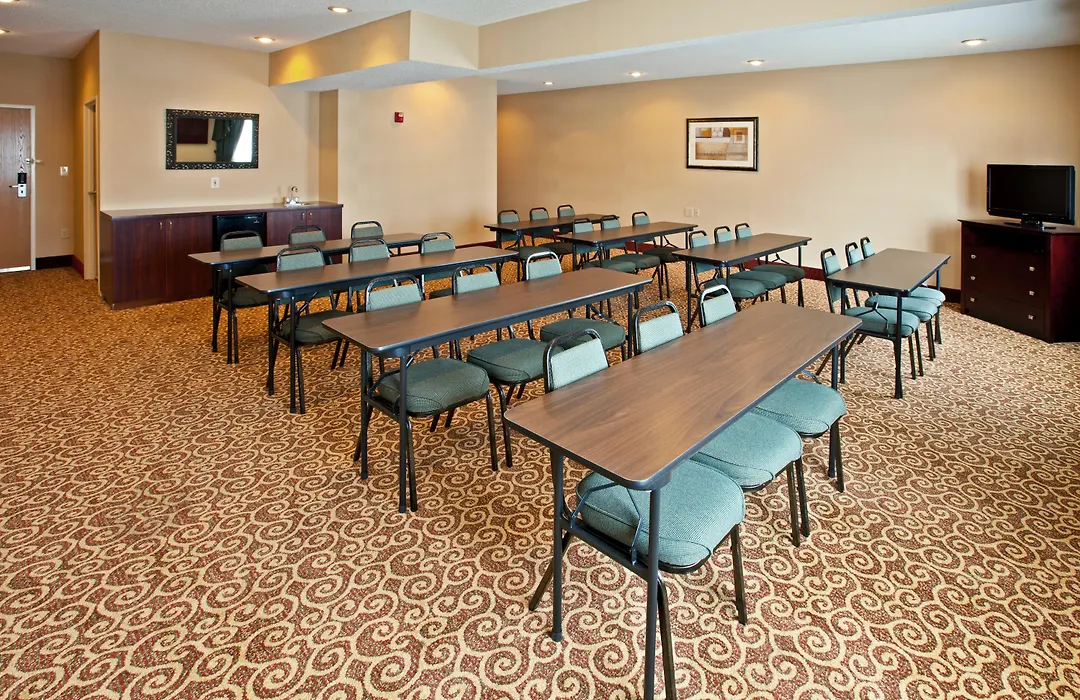 Holiday Inn Express Hotel & Suites Cincinnati-North/Sharonville-1