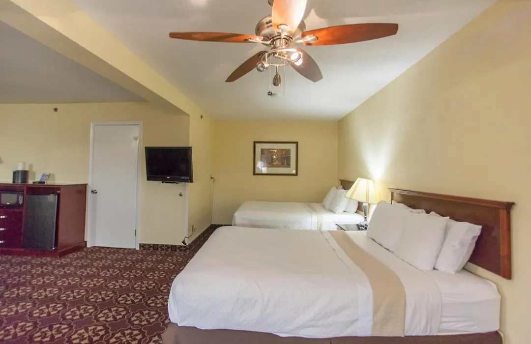 Days Inn By Wyndham Shenandoah-1