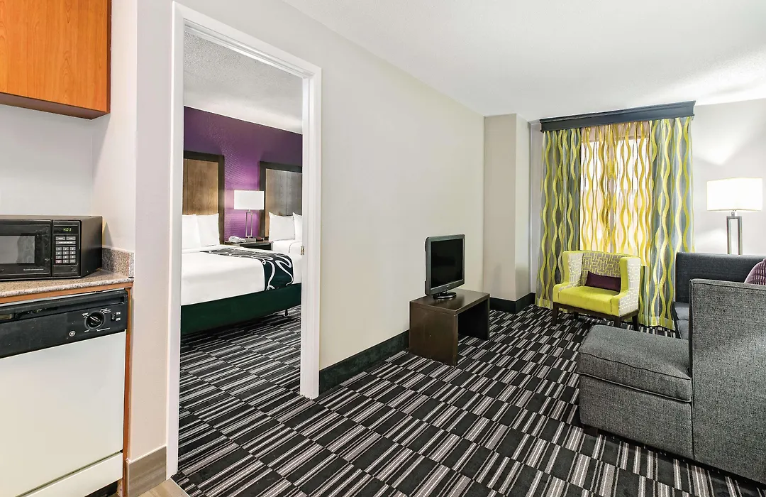 La Quinta Inn & Suites By Wyndham The Woodlands/Spring-1