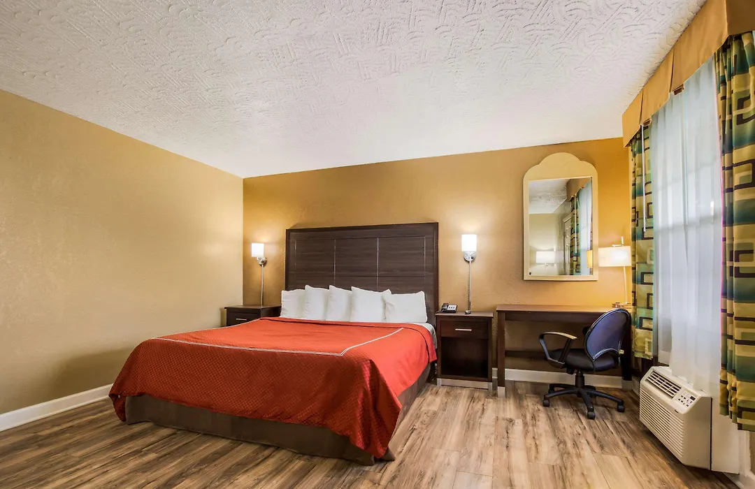Rodeway Inn-1