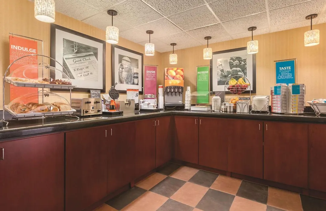 Hampton Inn Des Moines-Airport-1