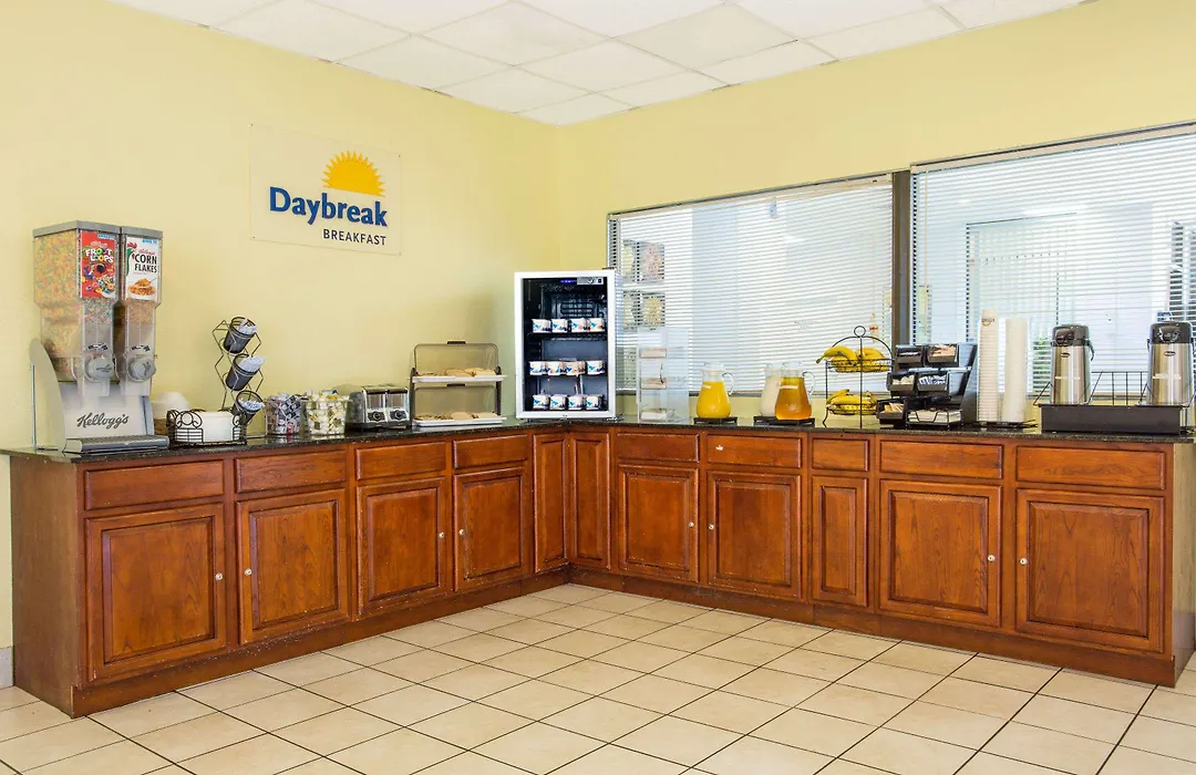 Days Inn By Wyndham Norfolk Military Circle-1