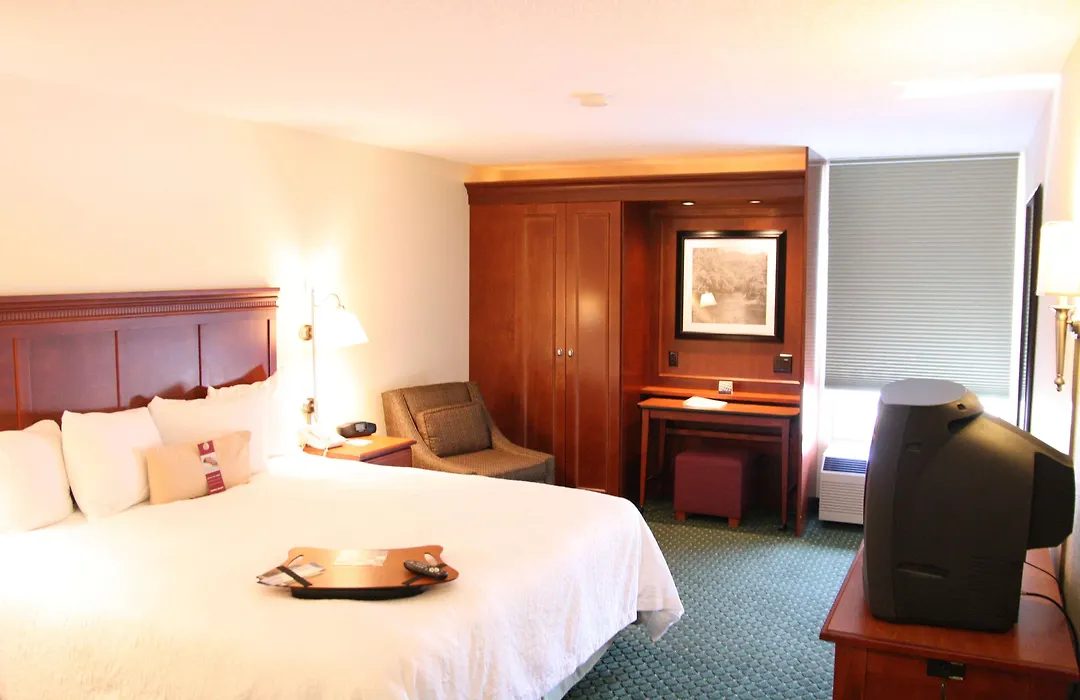 Hampton Inn Charleston Downtown-1