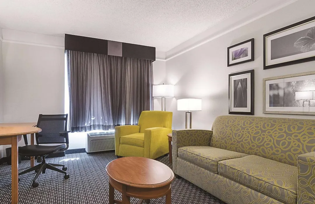 La Quinta Inn & Suites By Wyndham University Area Chapel Hill-1