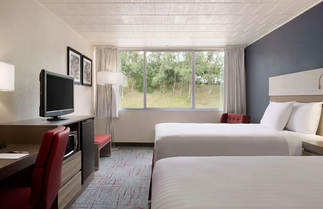 Ramada By Wyndham Uniontown-1