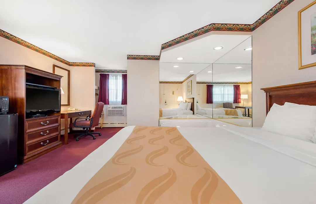 Quality Inn Breeze Manor-1