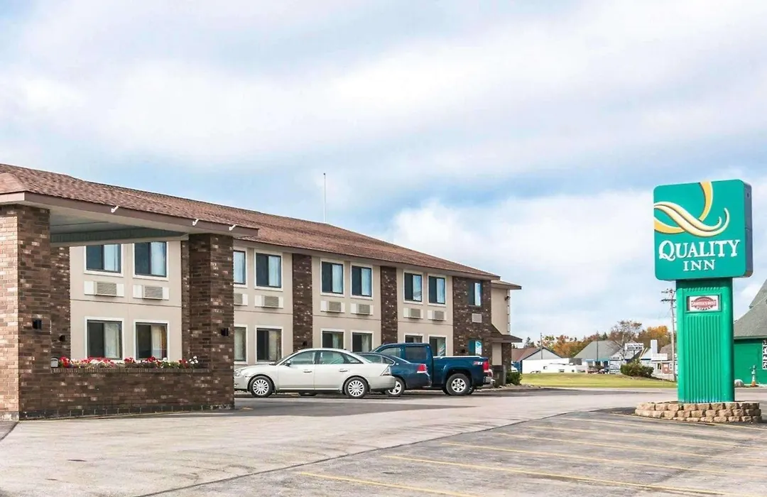 Quality Inn Saint Ignace I-75-1