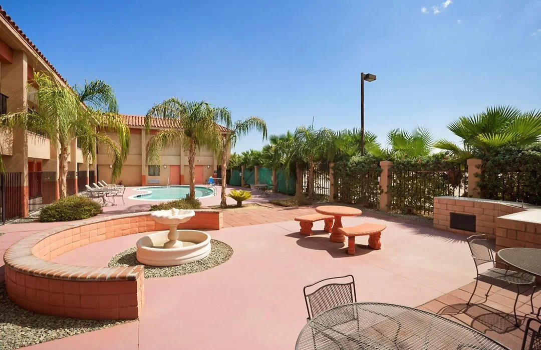 Super 8 By Wyndham Indio-1