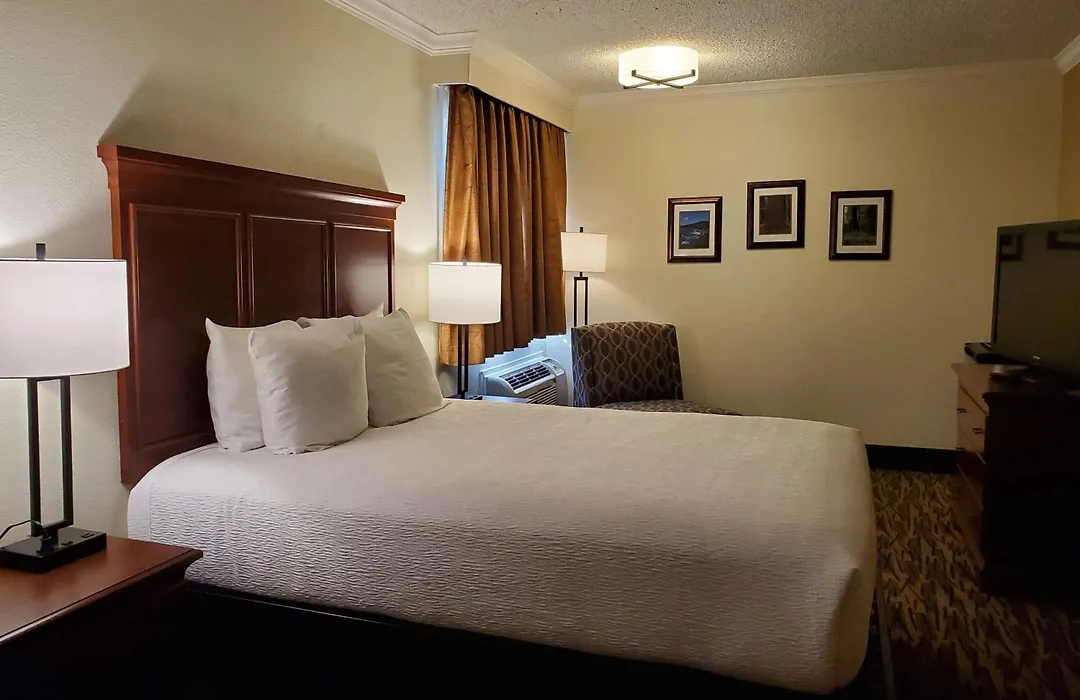 Best Western Plus Humboldt House Inn-1